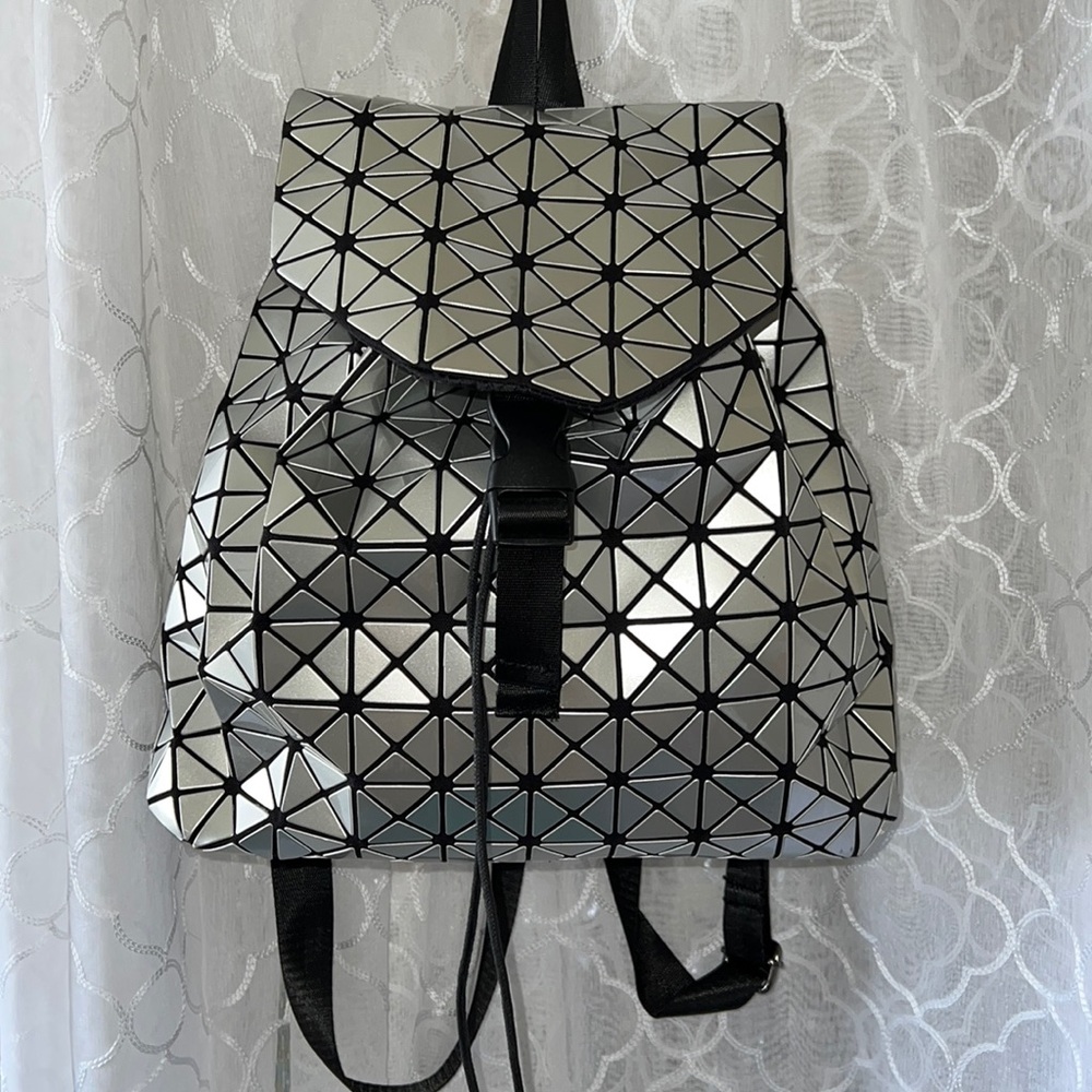 Aztec design backpack silver/black